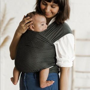 Solly baby wrap in charcoal Swiss dot